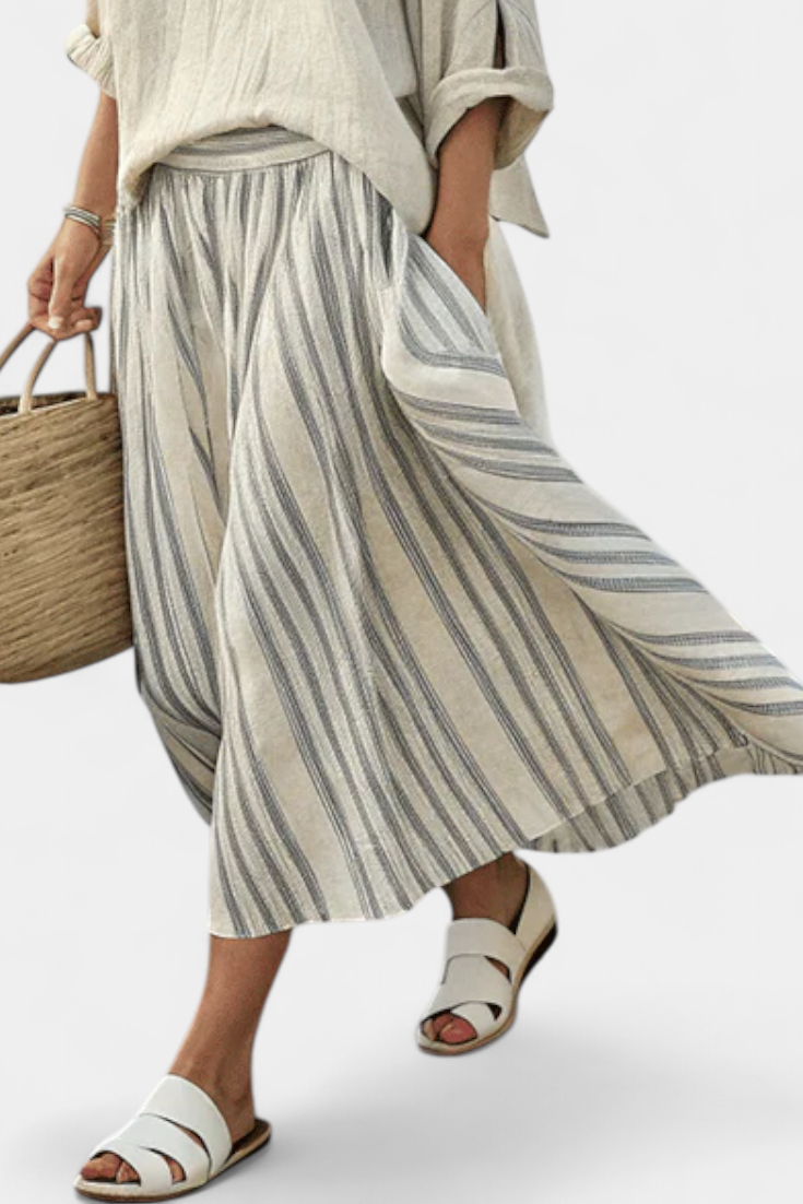 Cjelina Casual Daisy s Oversize Majicom i Midi Suknjom s Prugama od Lino Bambusa za Elegantni i Udoban Stil