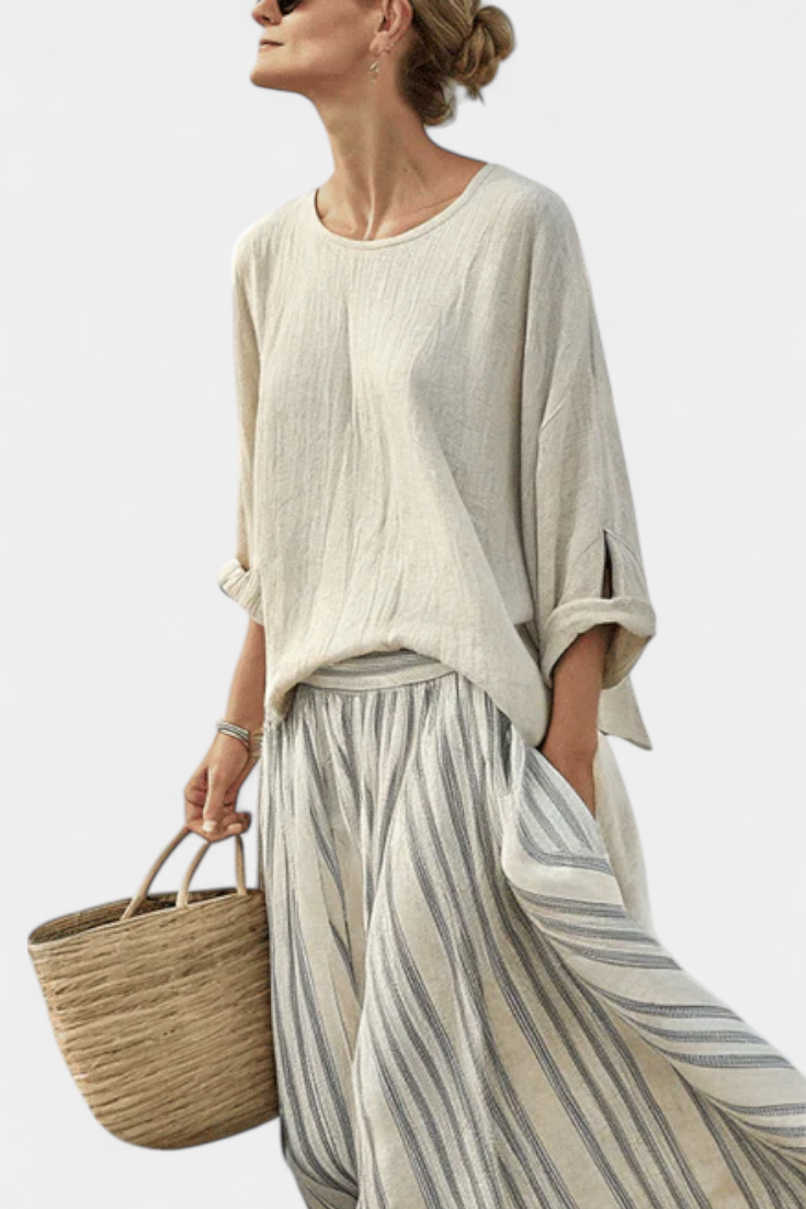 Cjelina Casual Daisy s Oversize Majicom i Midi Suknjom s Prugama od Lino Bambusa za Elegantni i Udoban Stil