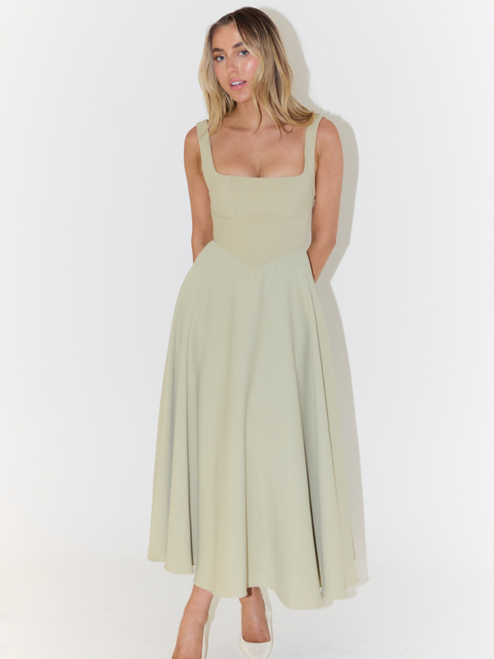 Elegantna Midi Haljina s Romantičnom Linijom
