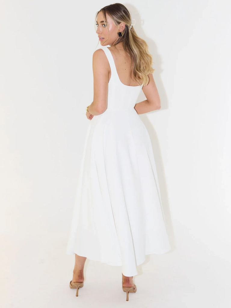 Elegantna Midi Haljina s Romantičnom Linijom
