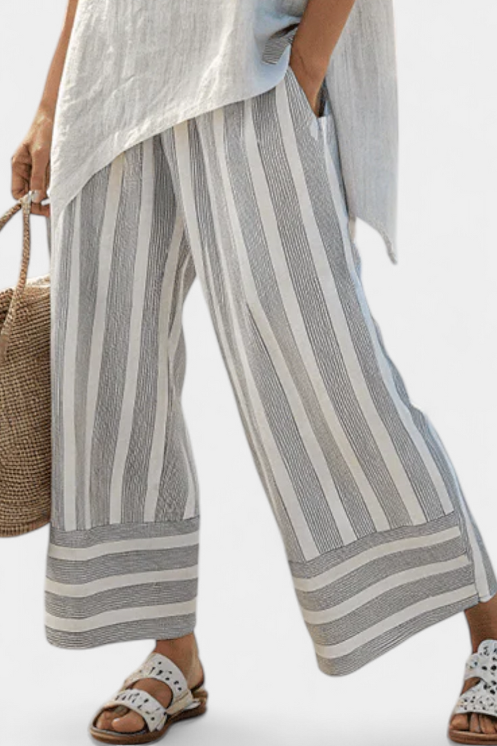Daisy set s asimetričnom bluzom i prugastim hlačama za moderni i elegantni stil