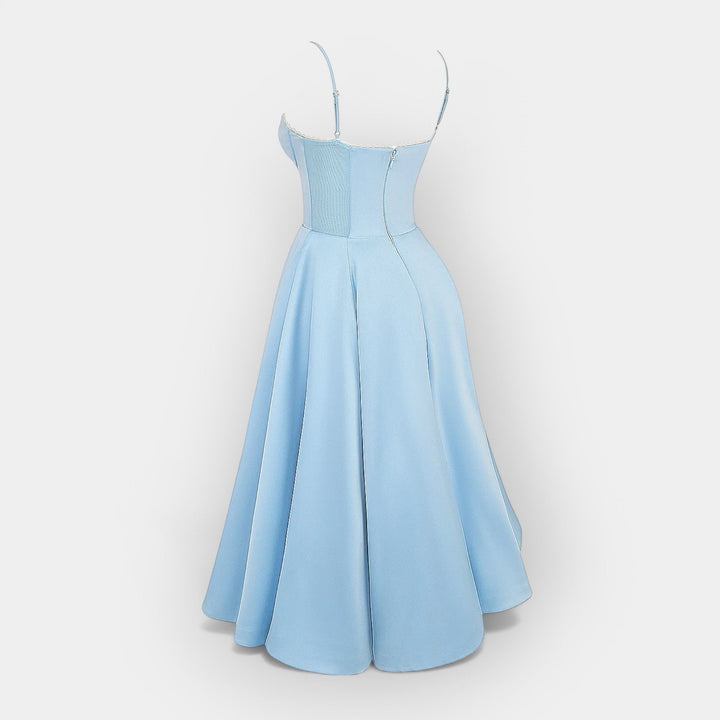 Elegantna Midi Haljina sa Stilskom Linijom